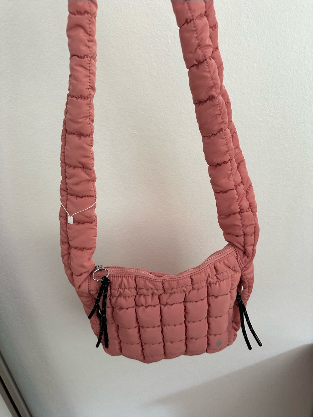 Free People Movement Carryall pink quilted bag. New, without tag. - Picture 13 of 15